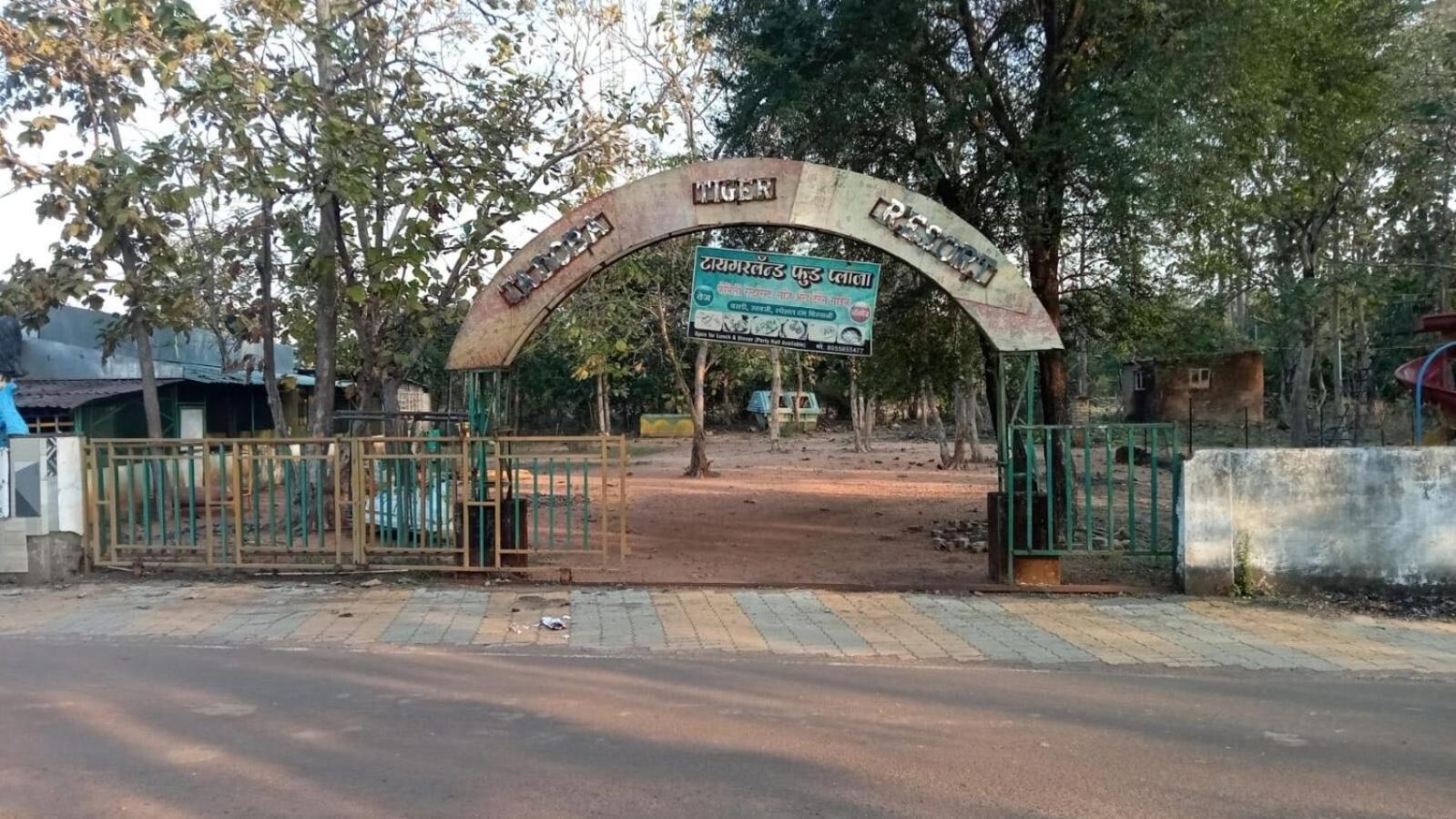 Oyo Flagship Tadoba Tiger Resort Mohurli Esterno foto